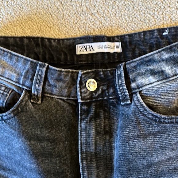 Zara High-Waisted Full Length Z1975 Straight Leg Jeans in Washed Black - Picture 4 of 5